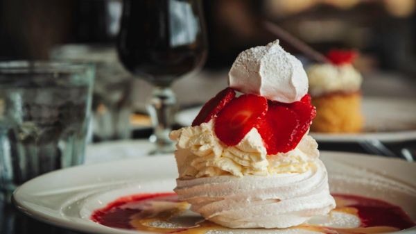 Meringue Nests with Strawberry 1