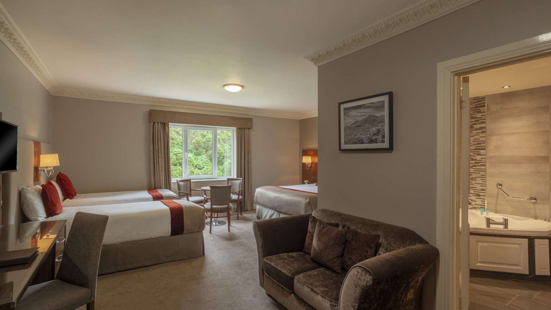Family Suite Carrickdale Hotel with Jacuzzi Bath